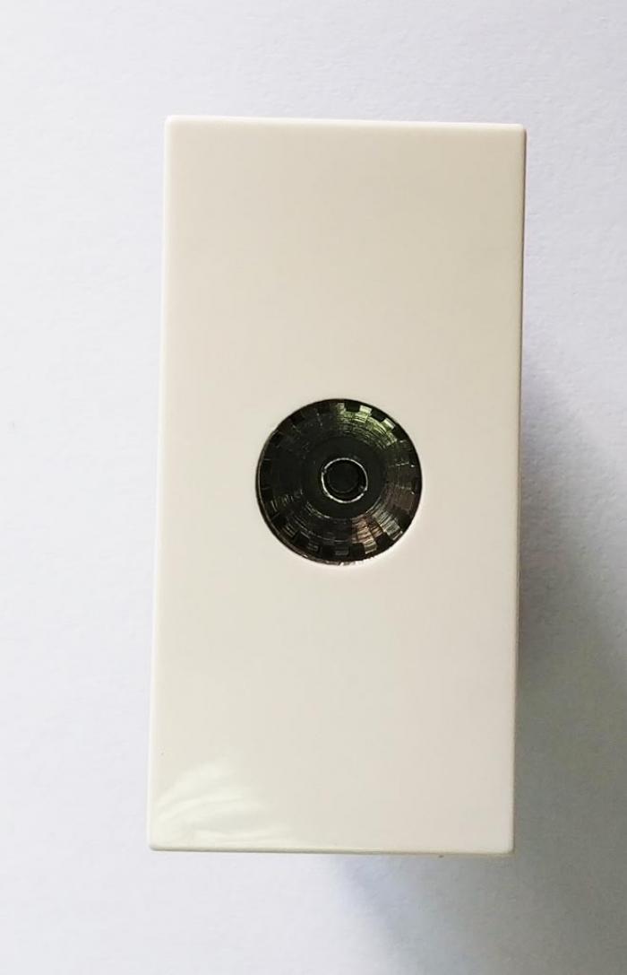 Продукт Лицев панел 22.5х45 мм с 1 порт за коаксиален кабелна ниска цена с бърза доставка - BestPC.BG