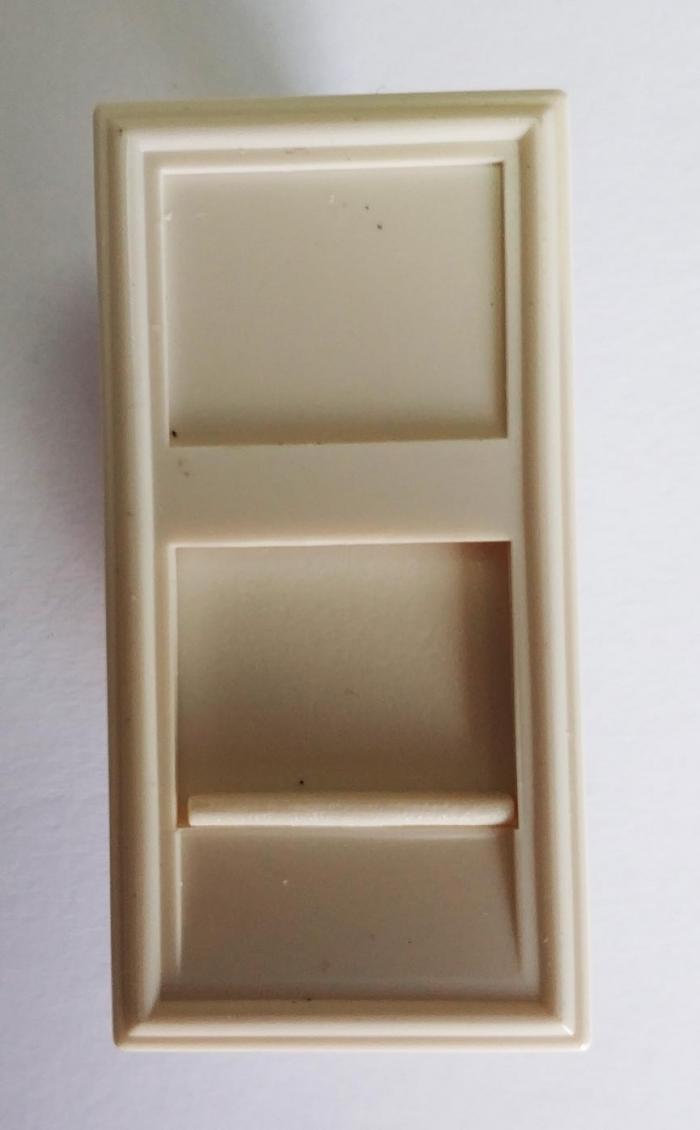 Продукт Лицев панел 22.5х45 мм с 1 x RJ 45 с капачена ниска цена с бърза доставка - BestPC.BG