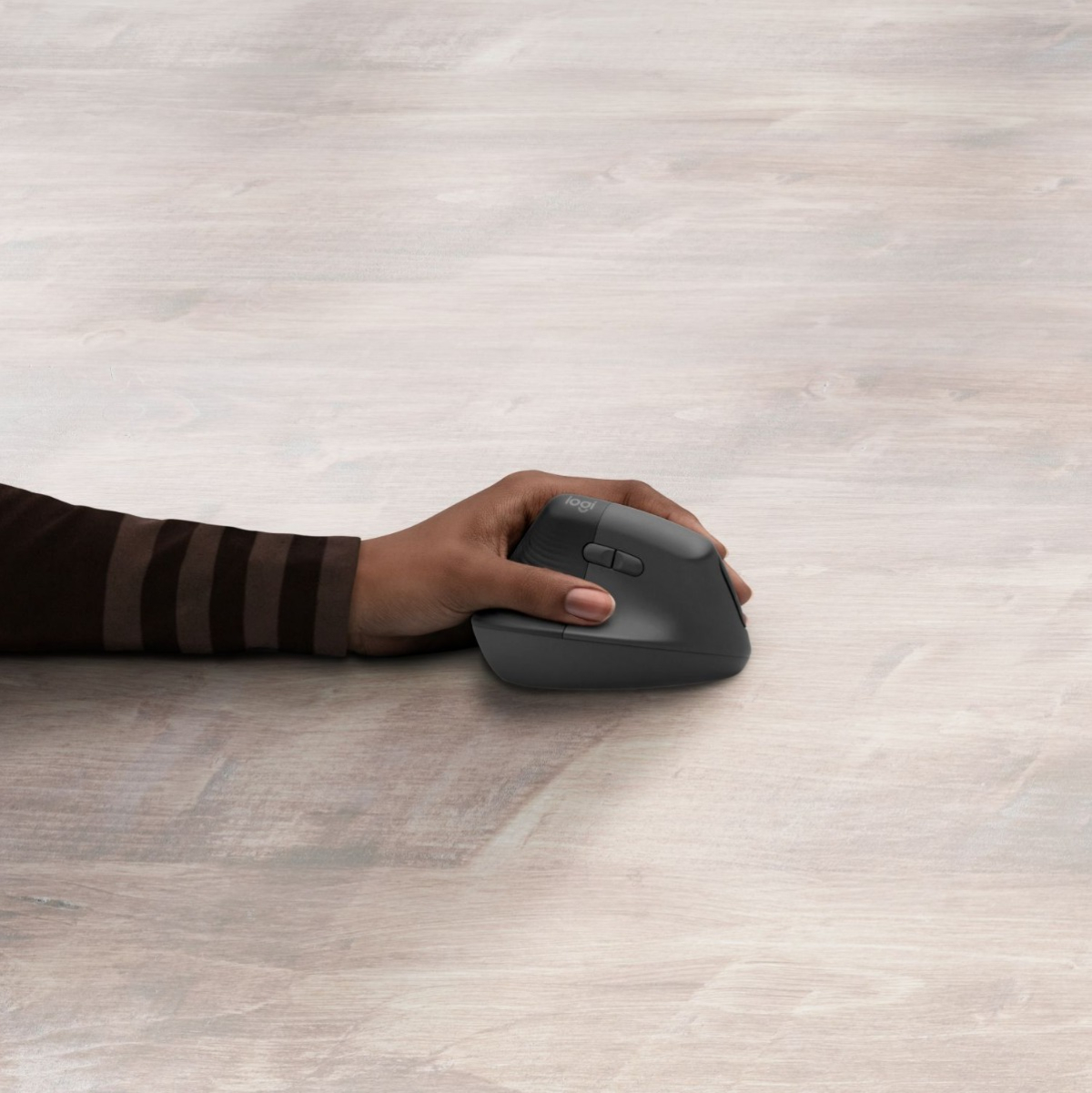 МИШКА LOGITECH LIFT VERTICAL - Черна- PN 910-006473на ниска цена с бърза доставка - BestPC.BG