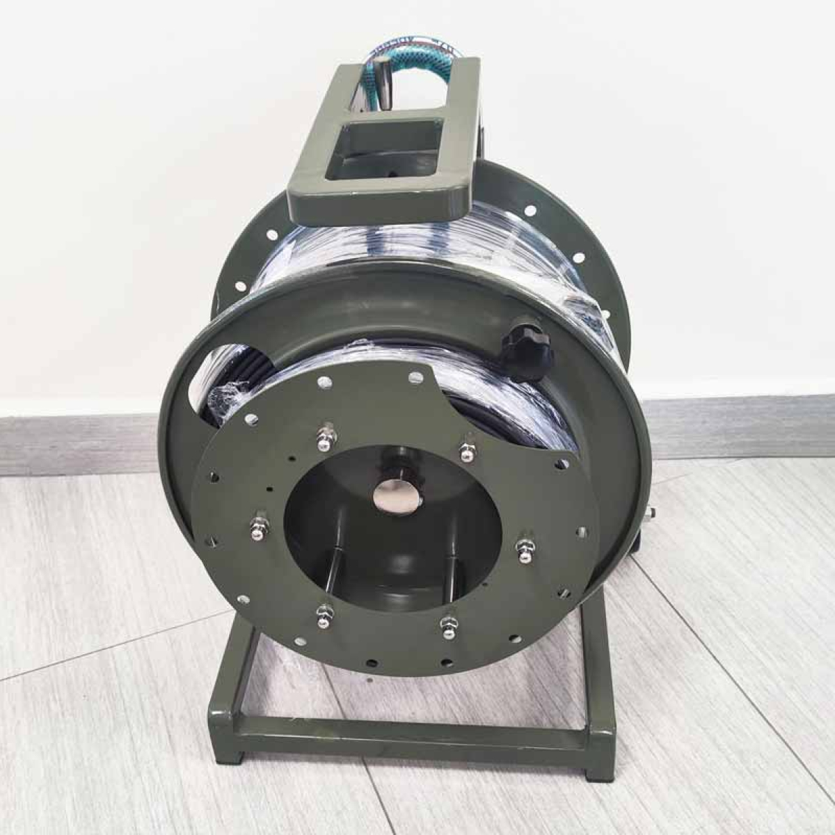 Инсталационен оптичен кабел Cable reel 12xG657 fibers, MPO in and out 300 mна ниска цена с бърза доставка - BestPC.BG