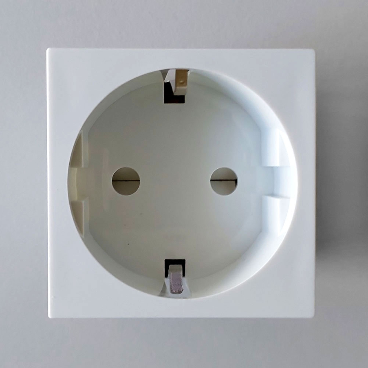 Продукт Шуко, 45х45 мм, бялна ниска цена с бърза доставка - BestPC.BG