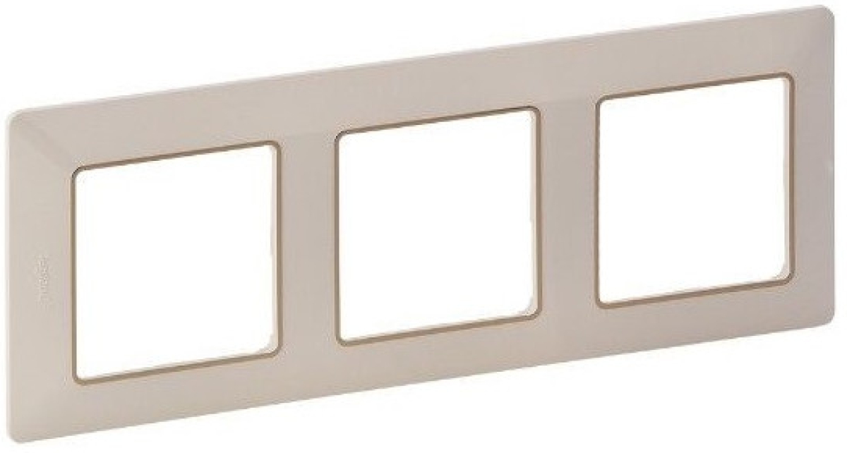 Продукт Тройна рамка Legrand Valena Life, крем/златона ниска цена с бърза доставка - BestPC.BG