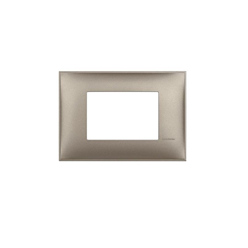 Продукт 3-модулна рамка Bticino Classia Legrand, титановона ниска цена с бърза доставка - BestPC.BG