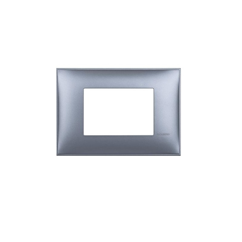 Продукт 3-модулна рамка Bticino Classia, син металикна ниска цена с бърза доставка - BestPC.BG