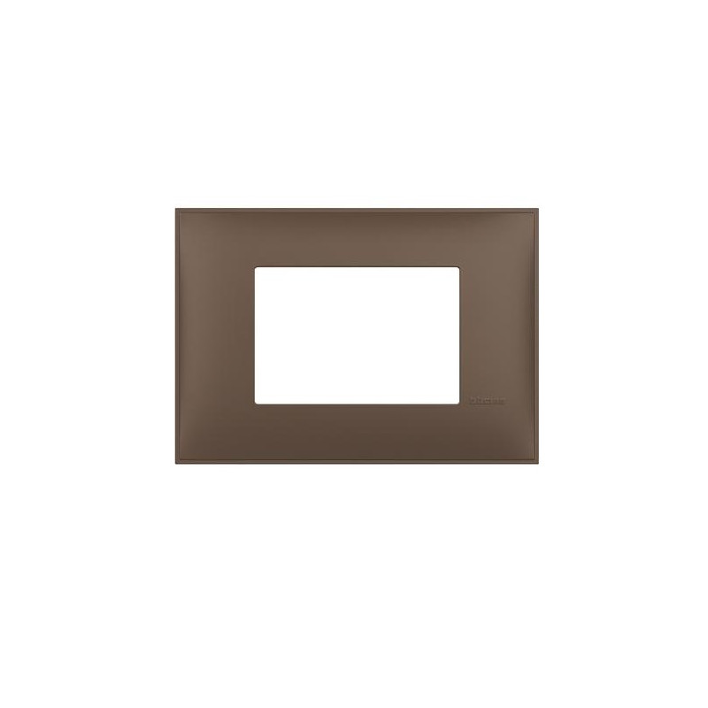 Продукт 3-модулна рамка Bticino Classia, кафяв матна ниска цена с бърза доставка - BestPC.BG