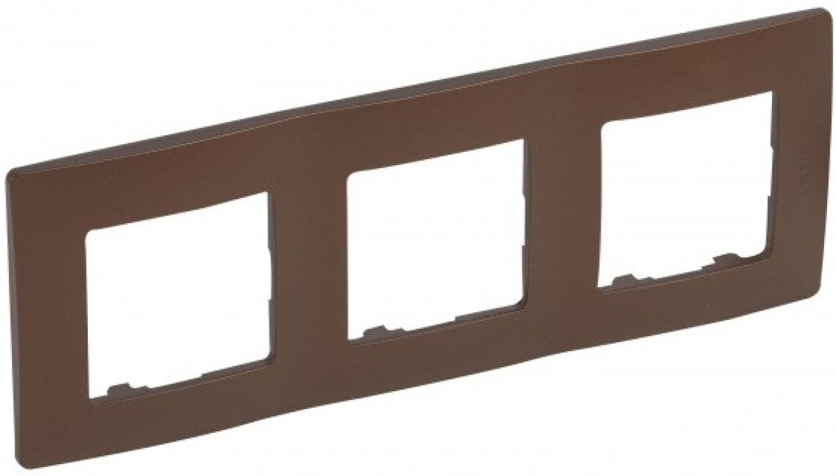 Продукт Тройна рамка Legrand Niloe, какаона ниска цена с бърза доставка - BestPC.BG