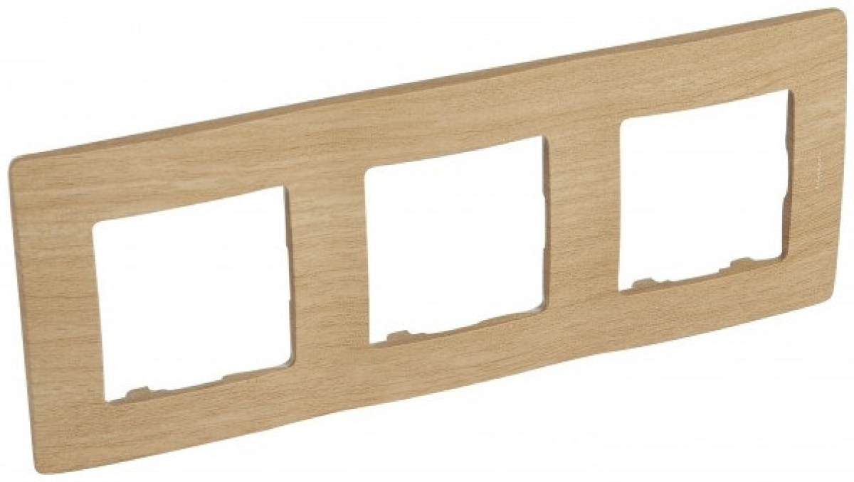 Продукт Тройна рамка Legrand Niloe, светло дървона ниска цена с бърза доставка - BestPC.BG