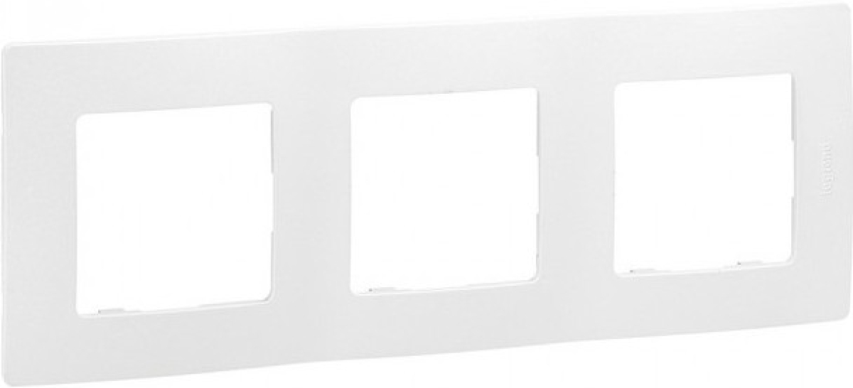 Продукт Тройна рамка Legrand Niloe, бялна ниска цена с бърза доставка - BestPC.BG