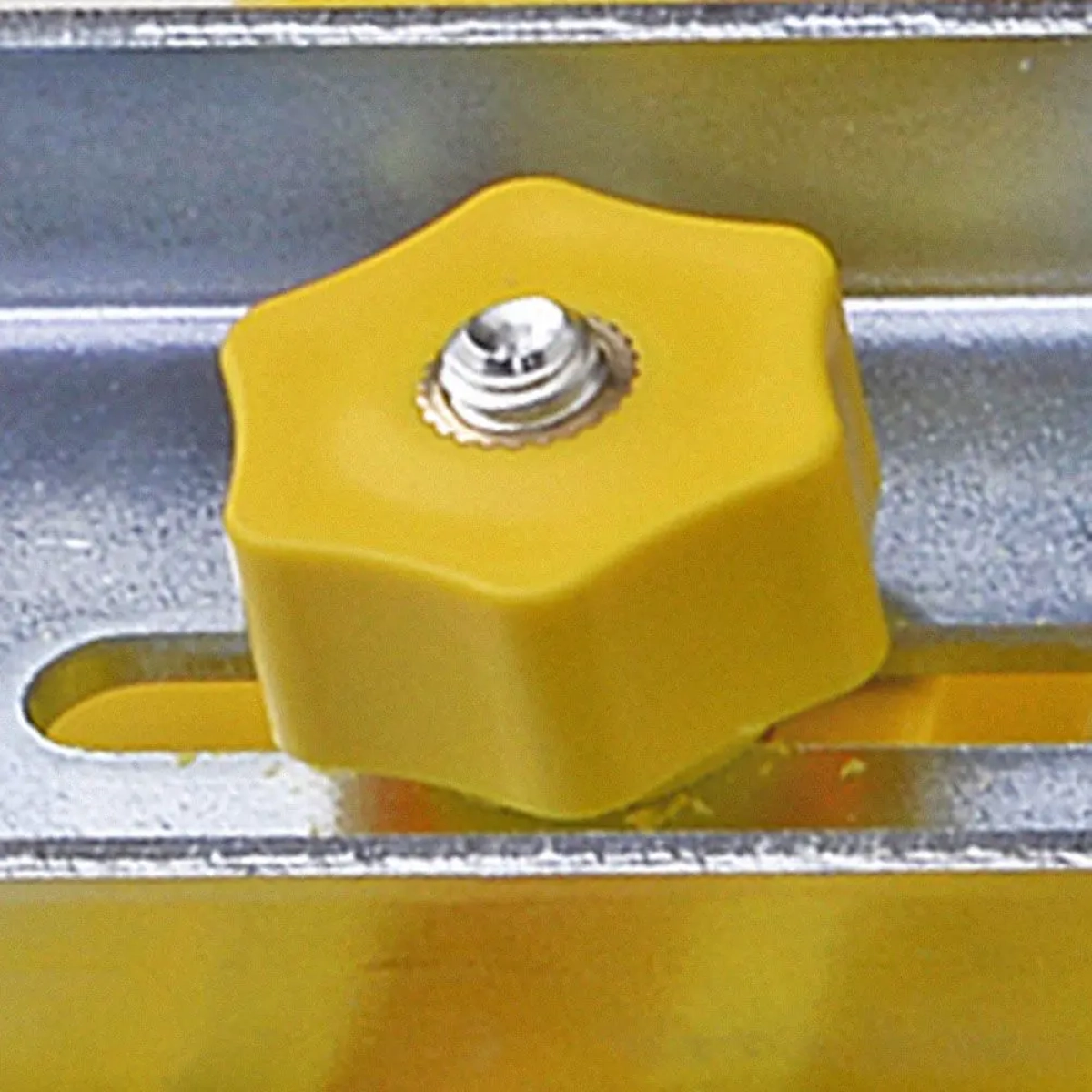 Елемент Навиваща се гайка за кабелни канали Conneu M6на ниска цена с бърза доставка - BestPC.BG