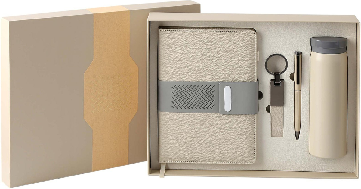 Комплект Welcome, тефтер, бутилка, химикалка и ключодържател, в кутия, кремавна ниска цена с бърза доставка - BestPC.BG