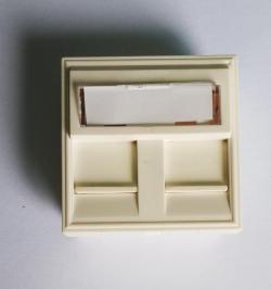 Продукт Лицев панел 45х45 мм с 2xRJ45 порта с капачета