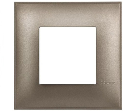 Продукт Единична рамка Classia Legrand, титан