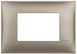 Продукт 3-модулна рамка Bticino Classia Legrand, титаново