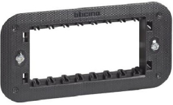 Продукт Четиримодулна носеща рамка Bticino Living Now Legrand