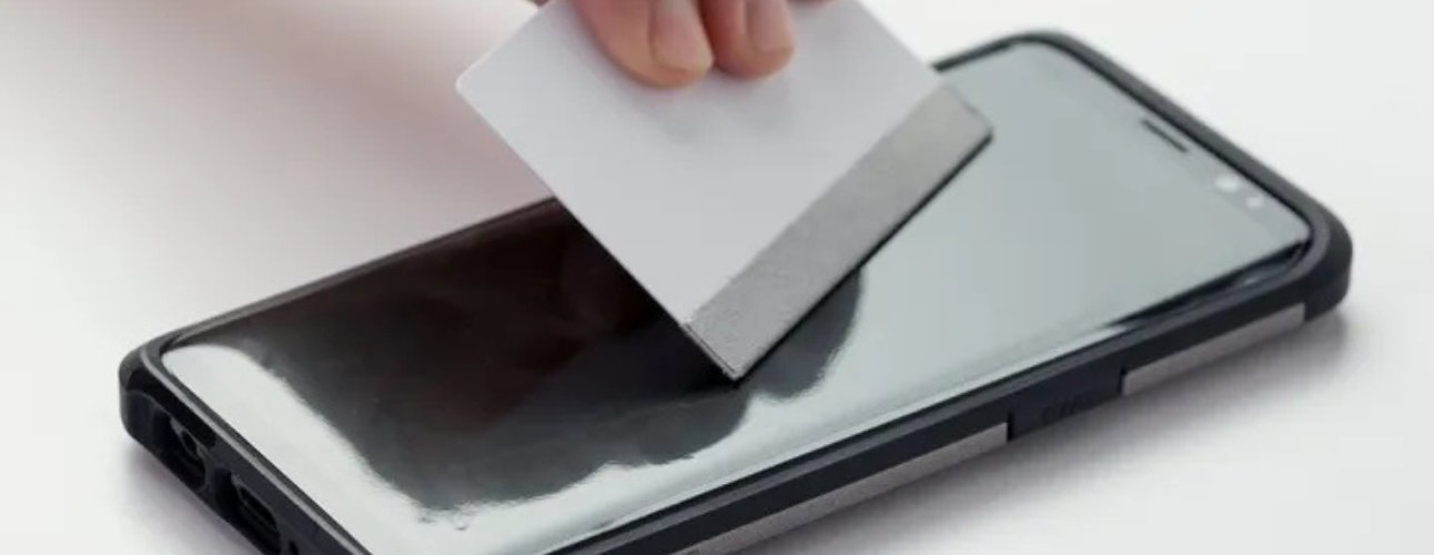 kak-da-postavya-protektor-za-telefon