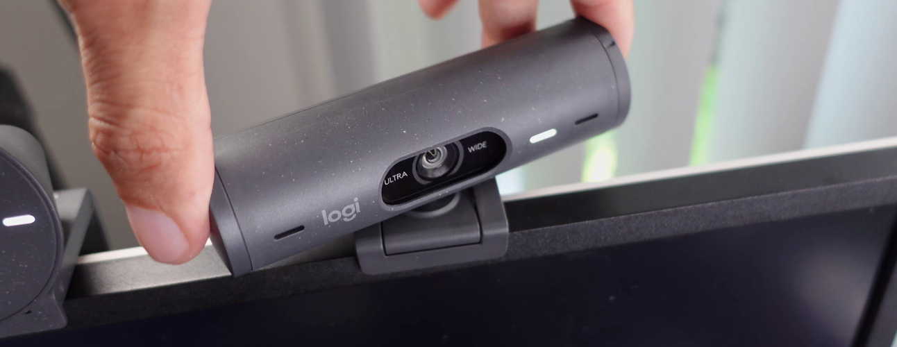 nay-dobrata-uv-kamera-2025-logitech-brio-500