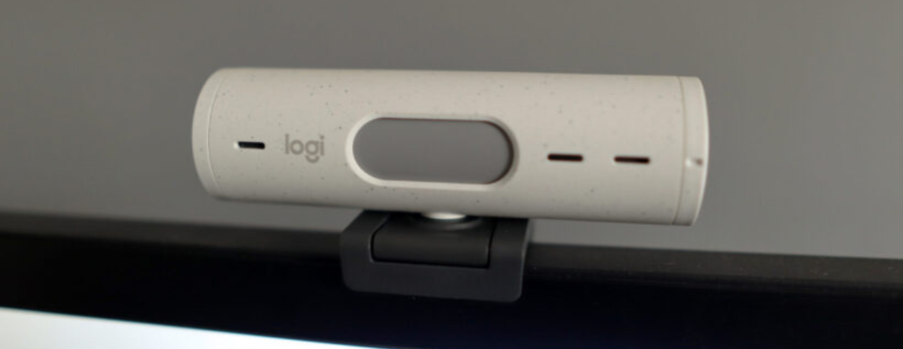 nay-dobrata-uv-kamera-2025-logitech-brio-500