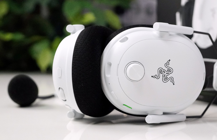 razer-blackshark-v3-pro-white-gaming-headset-460012