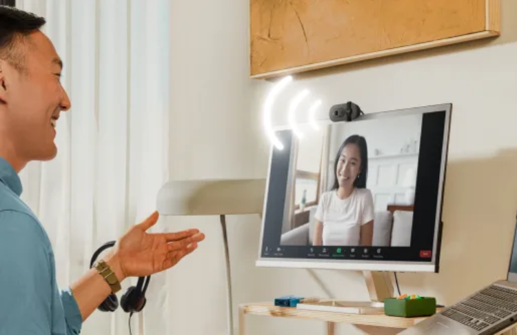 logitech-brio-100-1920-x1080-fullhd-za-monitor-1x-usb-2.0-cheren-cvqt-387671