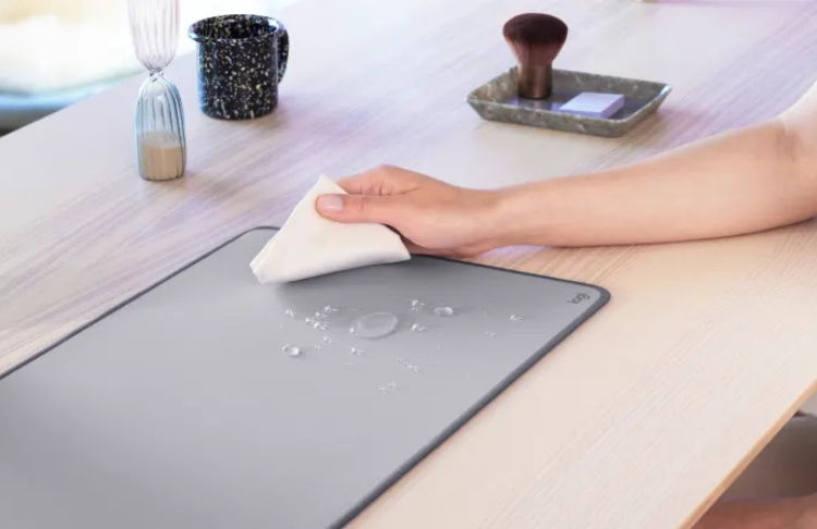 logitech-desk-mat-studio-series-lavender-namr-emea-295990