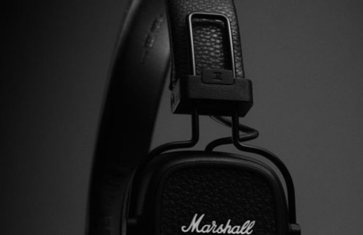 bezzhichni-slushalki-marshall-major-v-cherni-464474