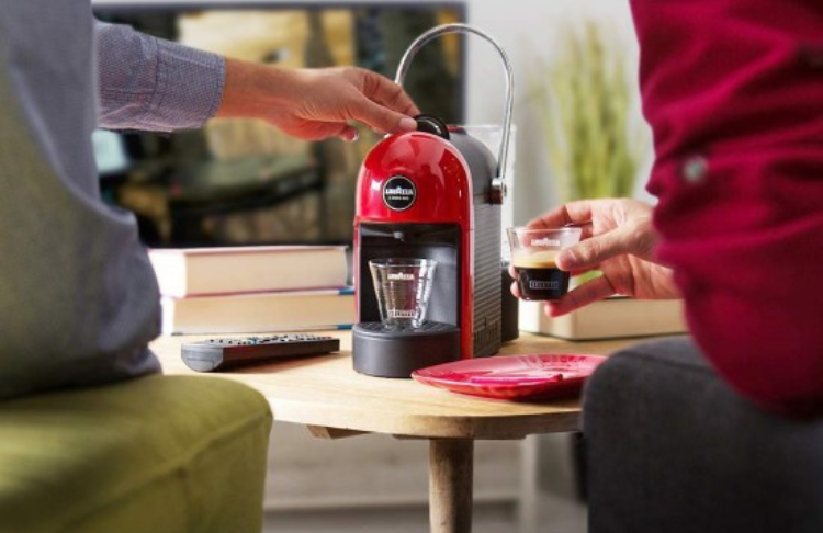 lavazza-kafe-mashina-a-modo-mio-jolie-evo-220-240-v-chervena-439031