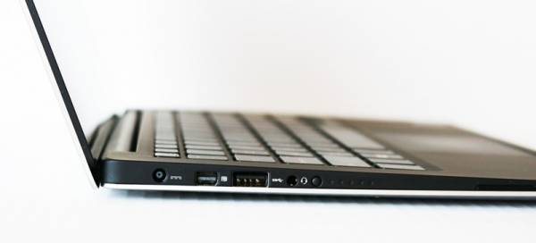Лаптоп Dell XPS13 страна