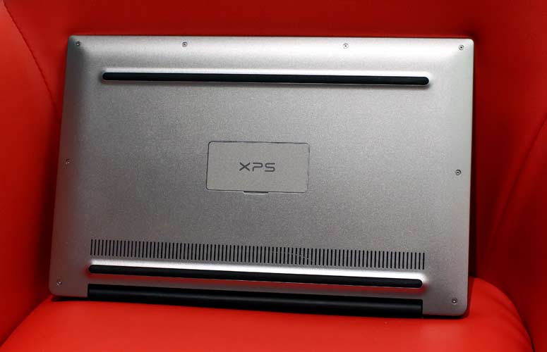 Лаптоп Dell XPS13 дъно